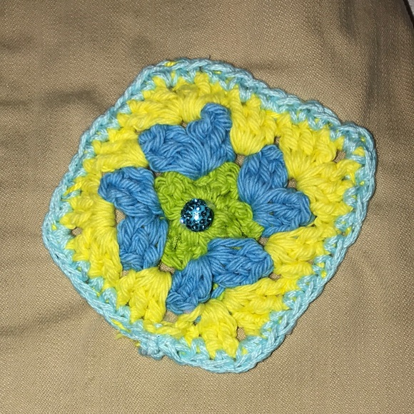 Women’s UPCYCLED EUC Sz 9 HAND CRAFTED, CROCHETED Chic Tan with Blue Crochet - Picture 15 of 16